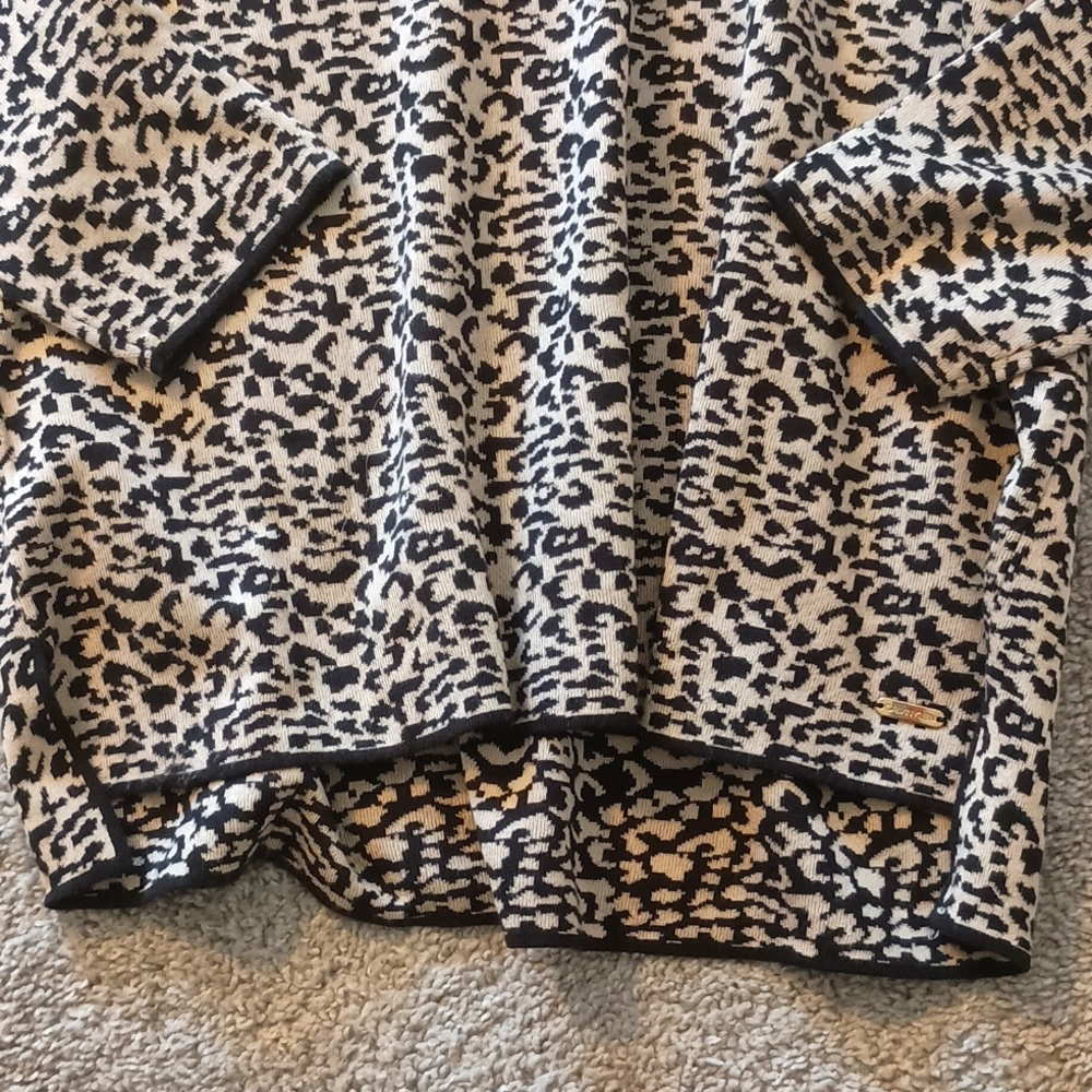 Calvin Klein Sweater - Picture 4 of 7
